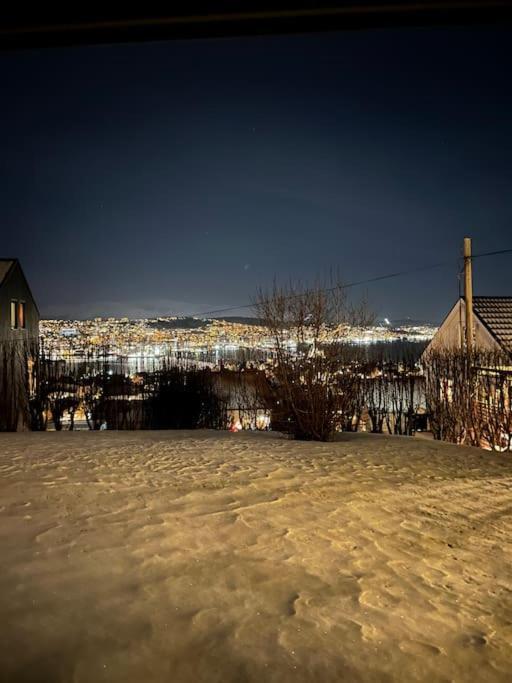 Aurora Apartment Very Close To Cable Car And Sherpatrappa Tromsø Exteriér fotografie