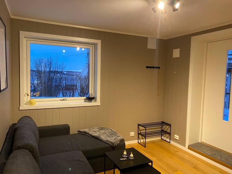 Aurora Apartment Very Close To Cable Car And Sherpatrappa Tromsø Exteriér fotografie