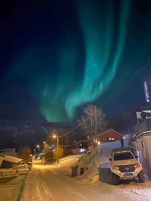 Aurora Apartment Very Close To Cable Car And Sherpatrappa Tromsø Exteriér fotografie