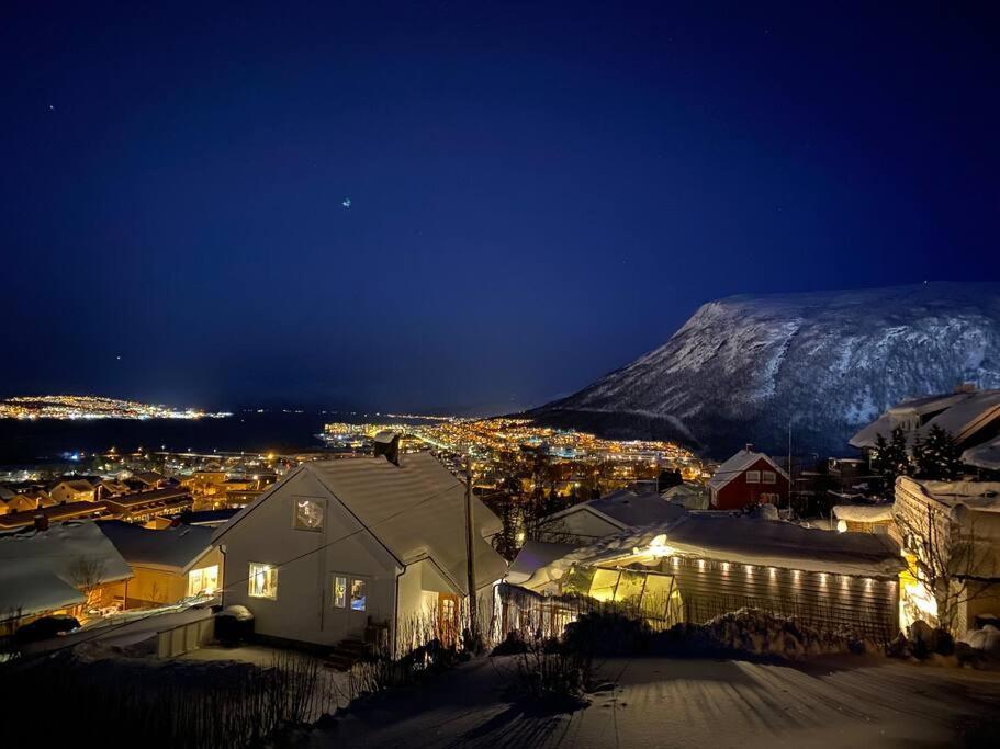 Aurora Apartment Very Close To Cable Car And Sherpatrappa Tromsø Exteriér fotografie