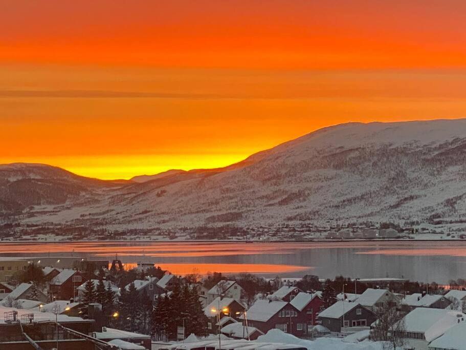Aurora Apartment Very Close To Cable Car And Sherpatrappa Tromsø Exteriér fotografie